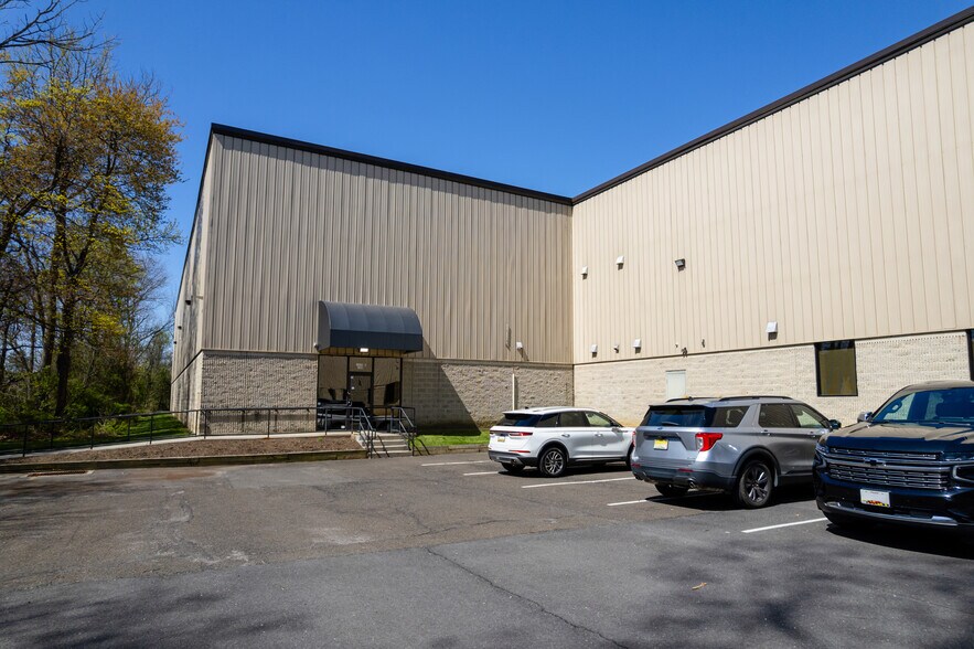 More Photos Of 2530 Pearl Buck Rd, Bristol Warehouse For Lease