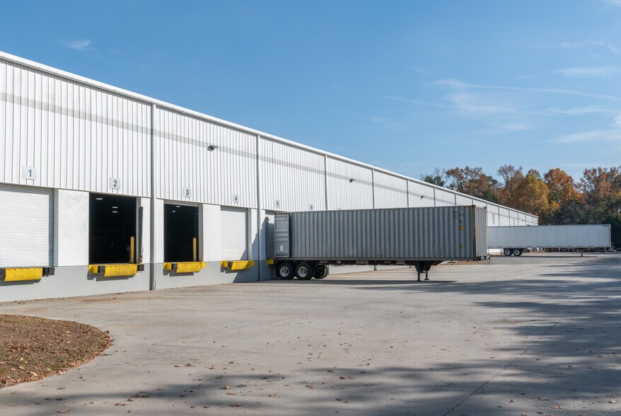 More Photos Of 198 Gulfstream Rd, Savannah Warehouse For Lease