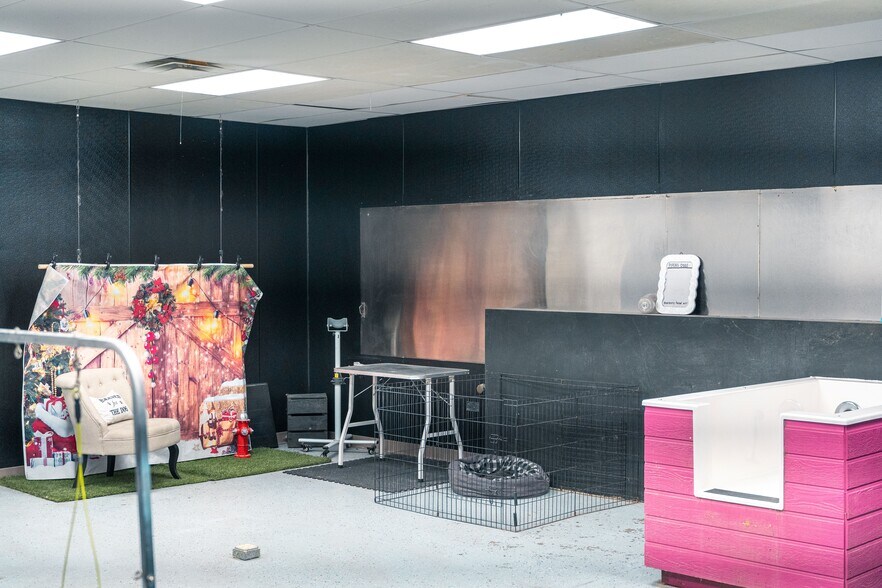 More Photos Of 520 S Ramsey Dr, Valley Center Freestanding For Sale