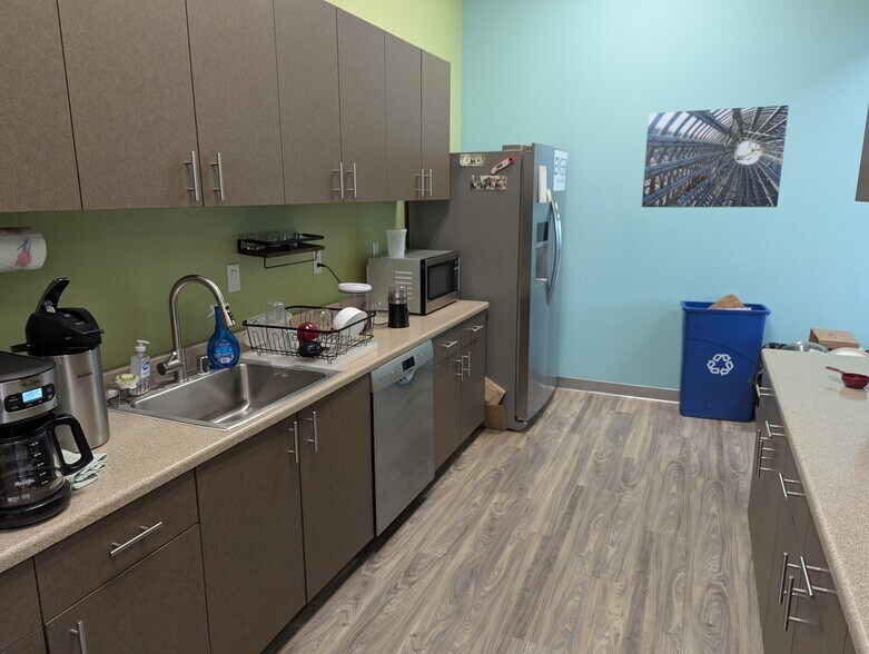 More Photos Of 17270-17272 Golden Valley Pky, Lathrop Office For Sale