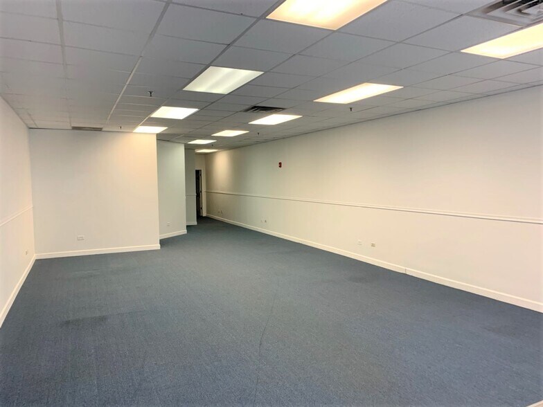 More Photos Of 8005 W 183rd St, Tinley Park General Retail For Lease