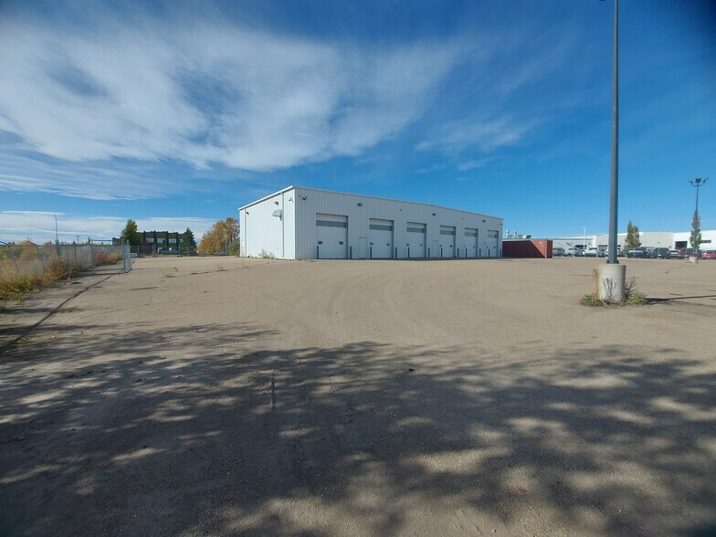 More Photos Of 342 Laura Ave, Red Deer County Auto Repair For Sale