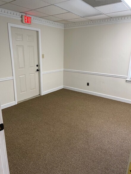 More Photos Of 650 Hillcrest Rd, Lilburn Medical For Lease