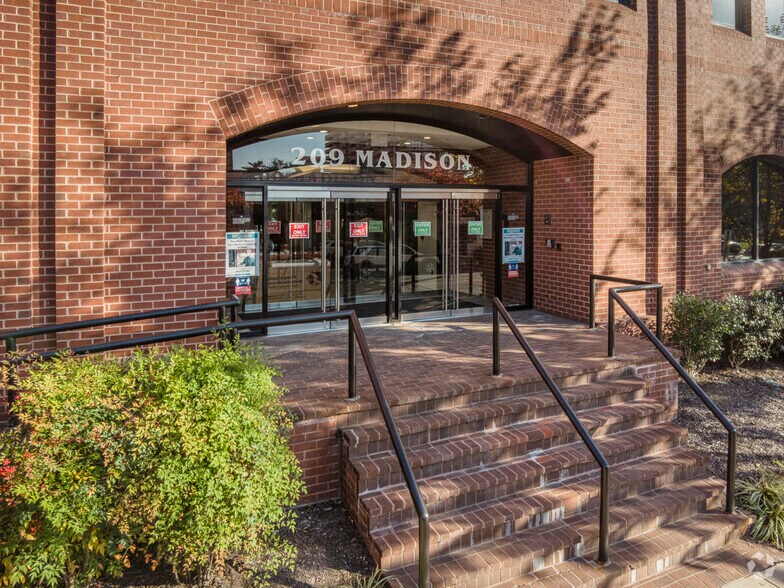 More Photos Of 209 Madison St, Alexandria Office For Lease