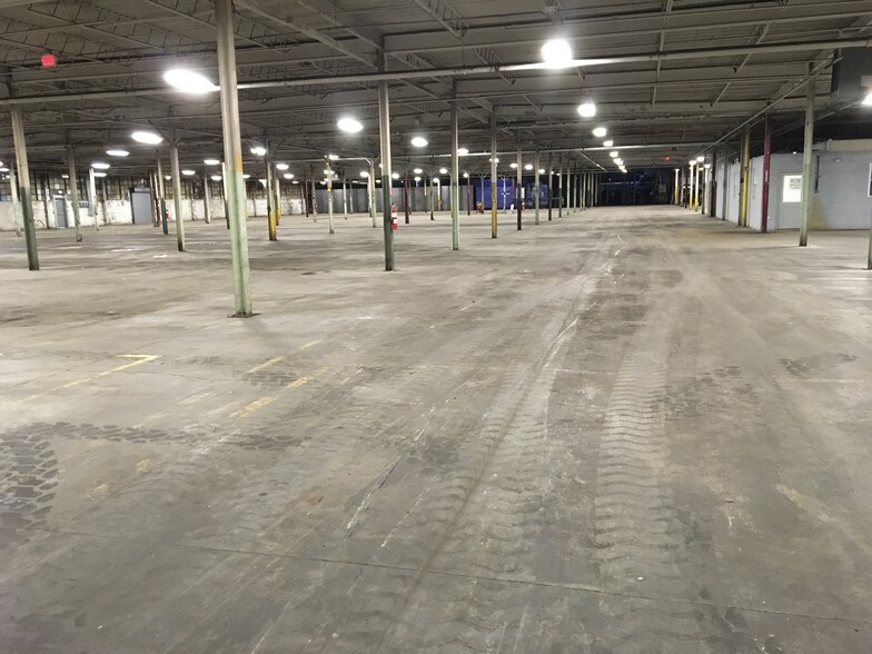More Photos Of 1400 Front St, Warren Warehouse For Lease