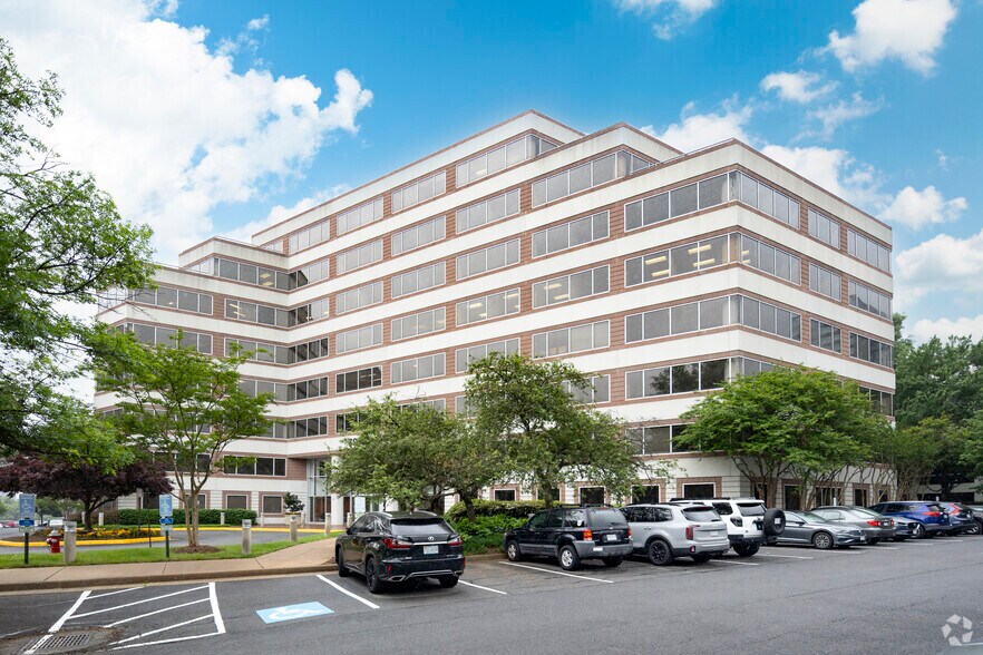 More Photos Of 7918 Jones Branch Dr, McLean Office For Lease