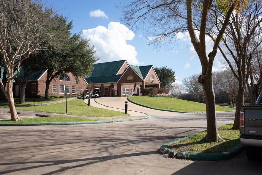 More Photos Of 6536 Greatwood Pky, Sugar Land Office For Sale