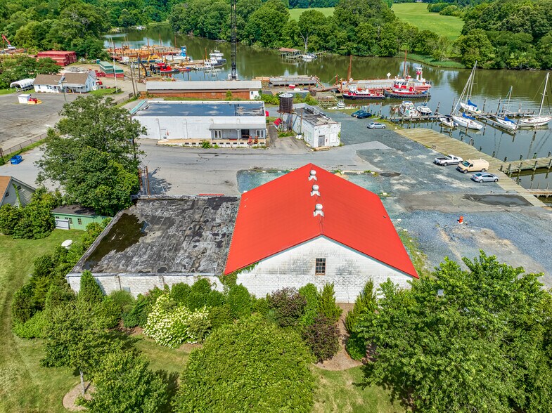 More Photos Of 4701 Woodfield Rd, Galesville Warehouse For Sale