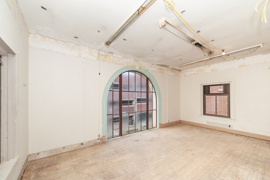 More Photos Of 71 Main St, Norwich Storefront Retail Office For Sale