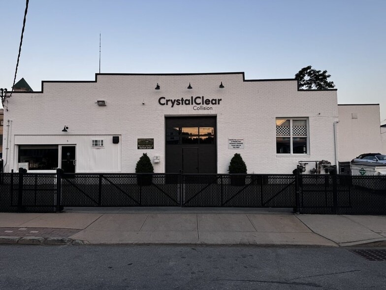 Primary Photo Of 5 Rollhaus Pl, Port Chester Auto Repair For Sale