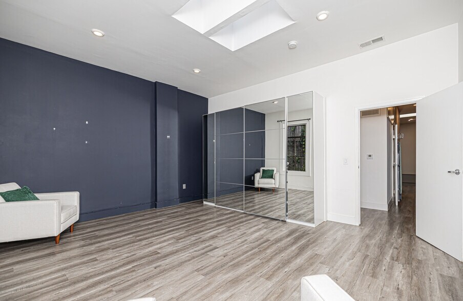 More Photos Of 1006-1008 Sutter St, San Francisco Storefront Retail Residential For Sale