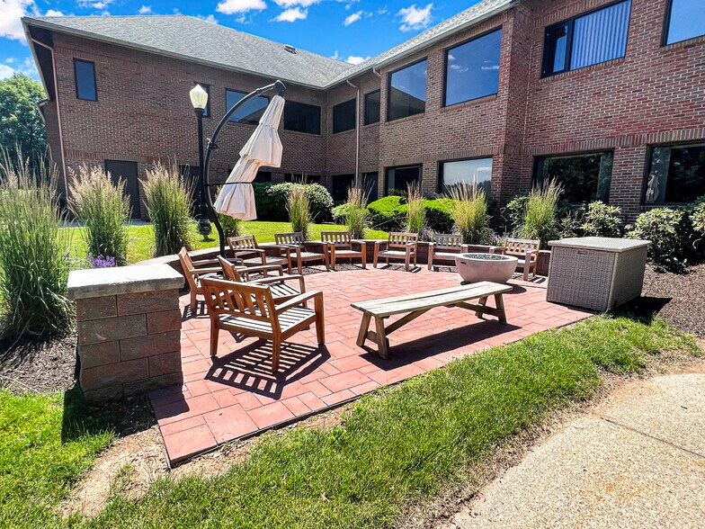 More Photos Of 20 Avon Meadow Ln, Avon Medical For Lease