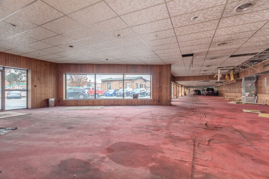 More Photos Of 3500 S Kingshighway Blvd, Saint Louis Auto Repair For Sale
