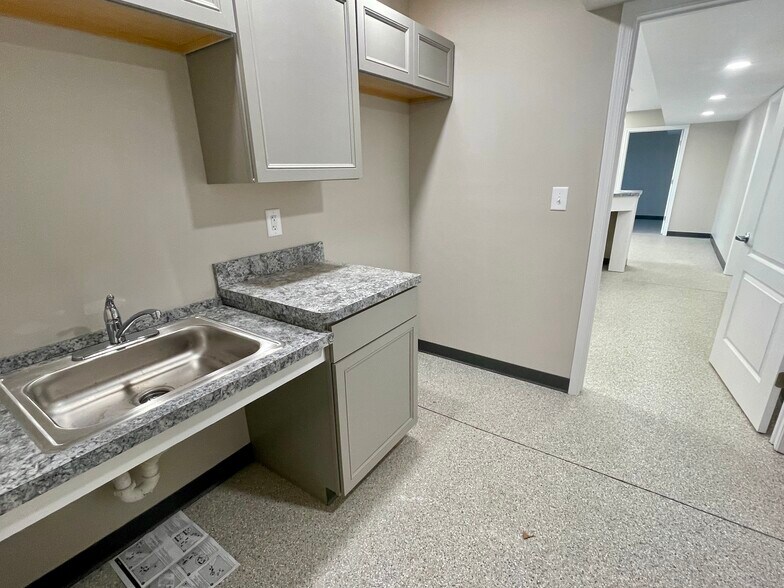 More Photos Of 3925 Lafayette Blvd, Fredericksburg Flex For Lease