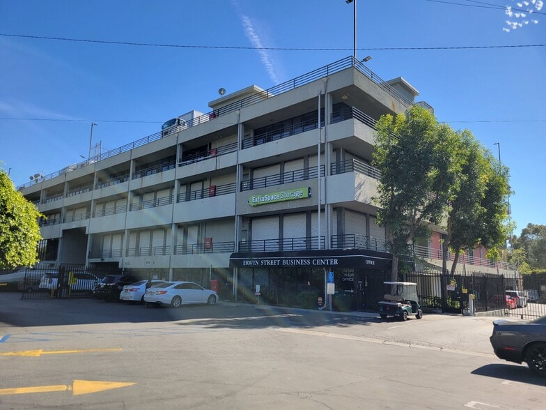 More Photos Of 15500 Erwin St, Van Nuys Warehouse For Lease