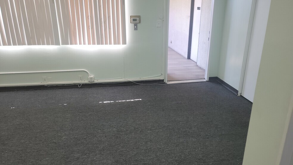 More Photos Of 14401 Gilmore St, Van Nuys Office For Lease