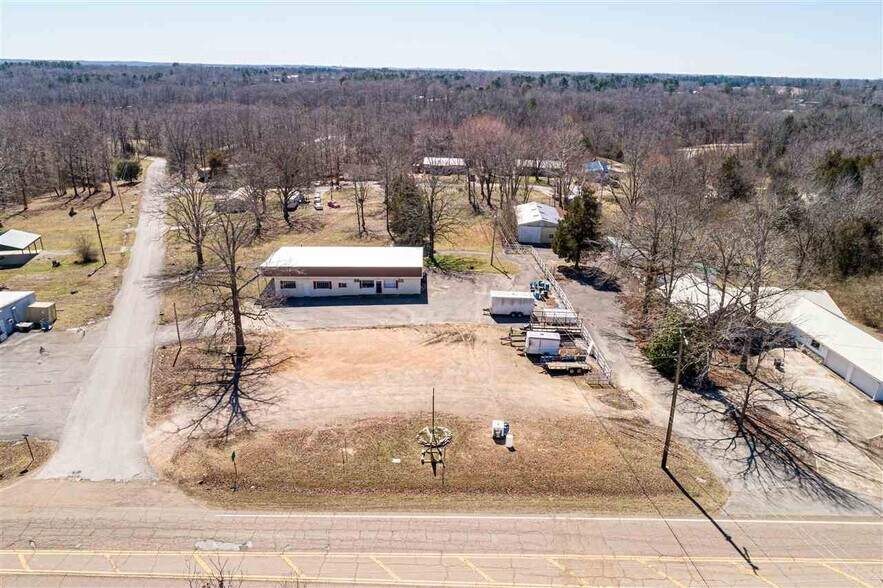 More Photos Of 660 E Main St, Parsons Industrial For Lease