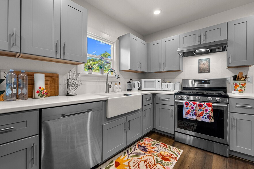 More Photos Of 320 Taylor Rd, Newcastle Specialty For Sale