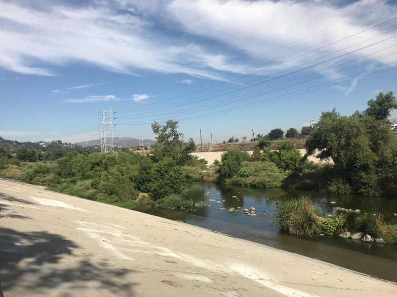 More Photos Of 2425 Glover Pl, Los Angeles Unknown For Lease
