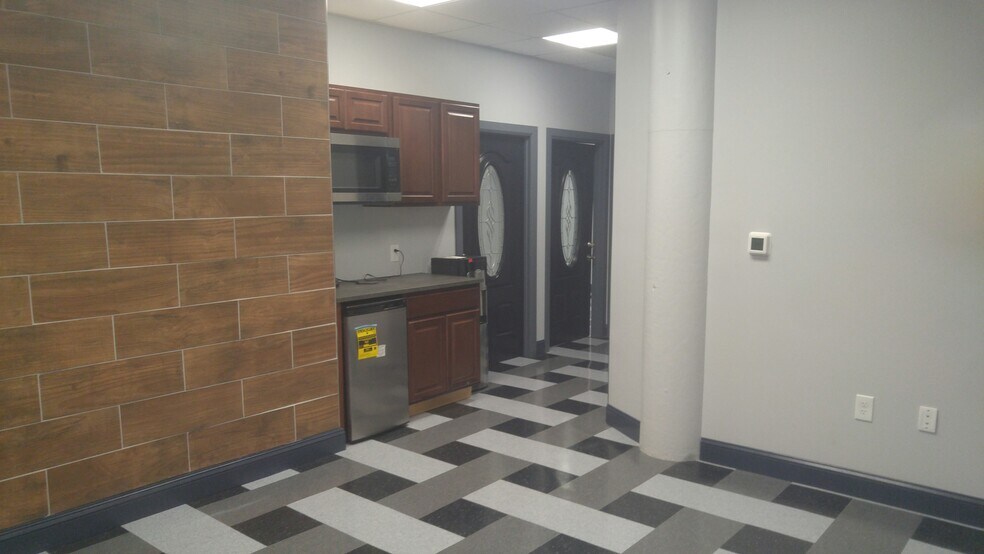 More Photos Of 340 E Broad St, Burlington Warehouse For Lease