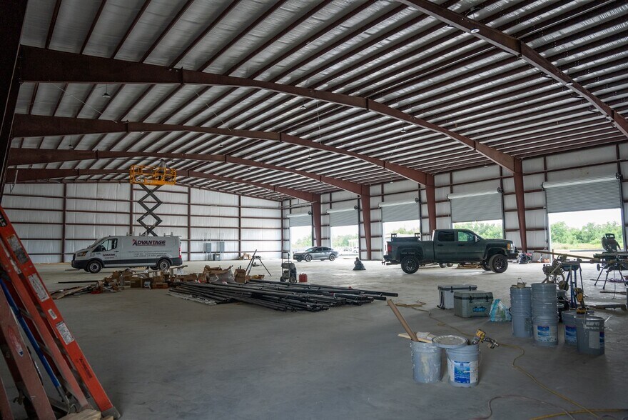 More Photos Of 7385 Fannett Rd, Beaumont Industrial For Lease