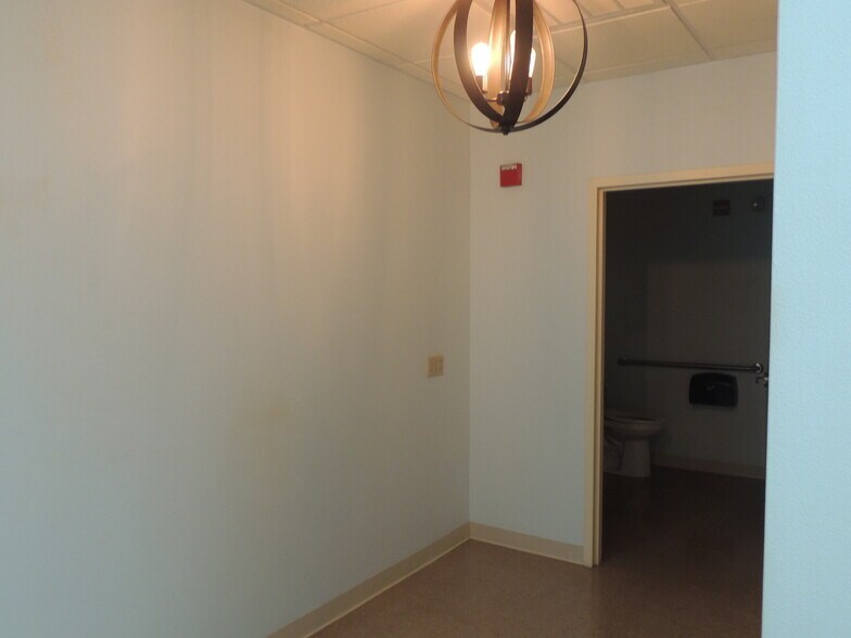 More Photos Of 207 Stage Rd, Hampstead Medical For Sale