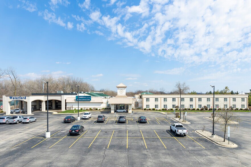 More Photos Of 933 S Riverside Dr, Elmhurst Hotel For Sale