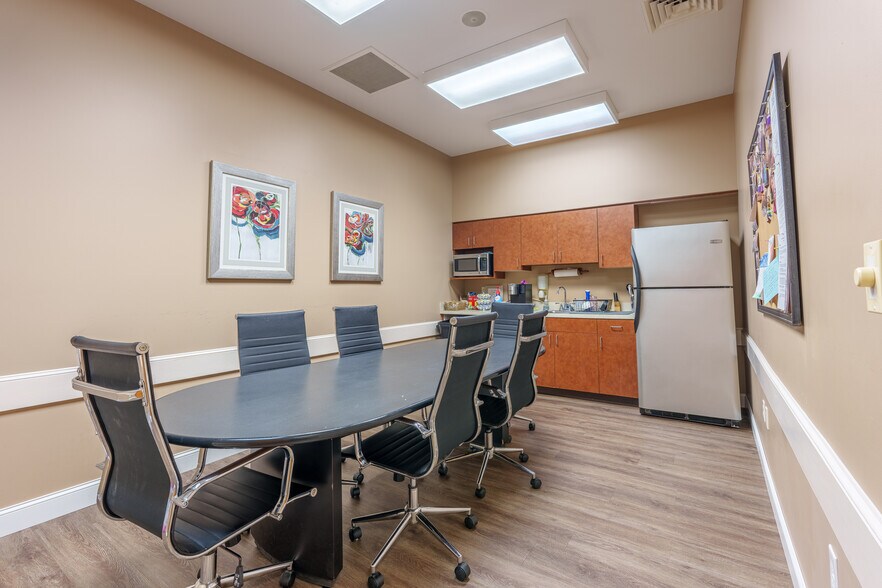 More Photos Of 727 Cox Creek Pky, Florence Healthcare For Sale