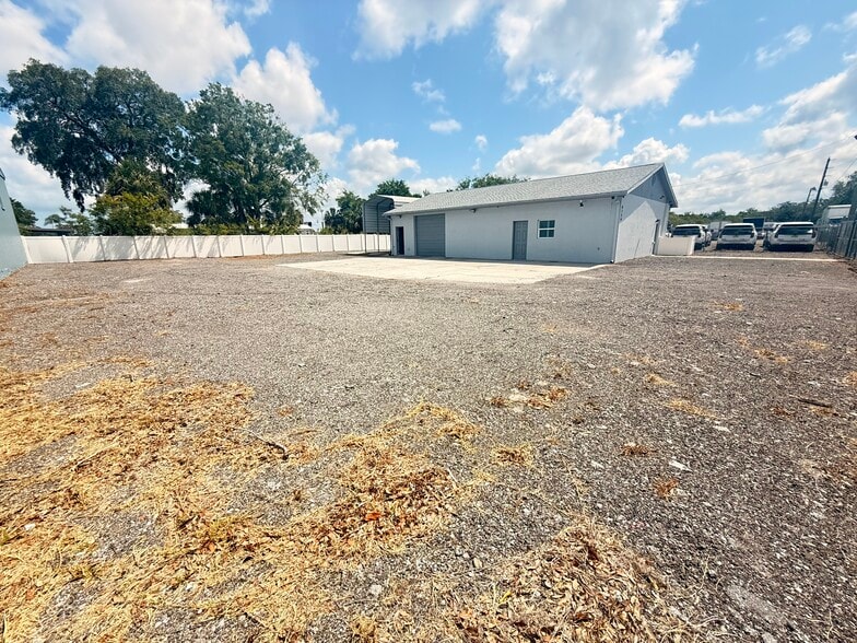 More Photos Of 6129 Siesta Ln, Port Richey Warehouse For Lease