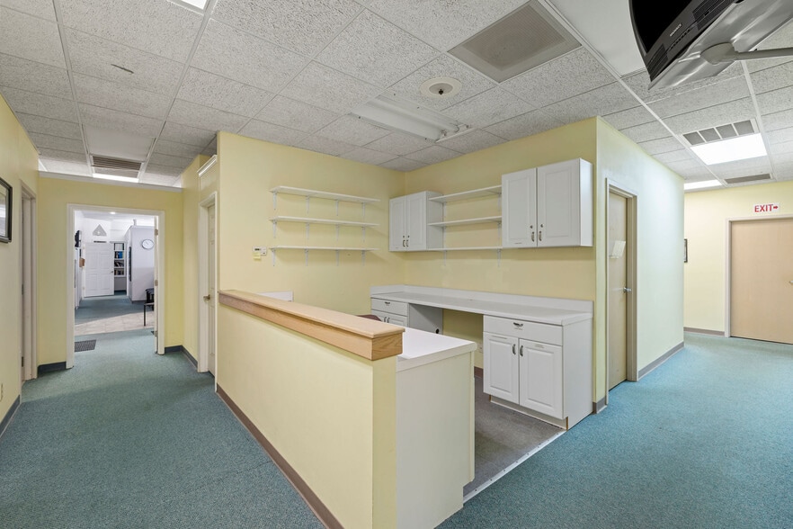 More Photos Of 2601 Herritage st, Kinston Medical For Sale