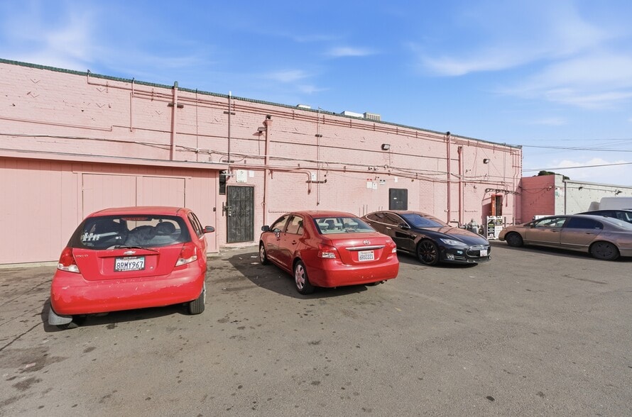 More Photos Of 7101-7105 International Blvd, Oakland Storefront For Lease