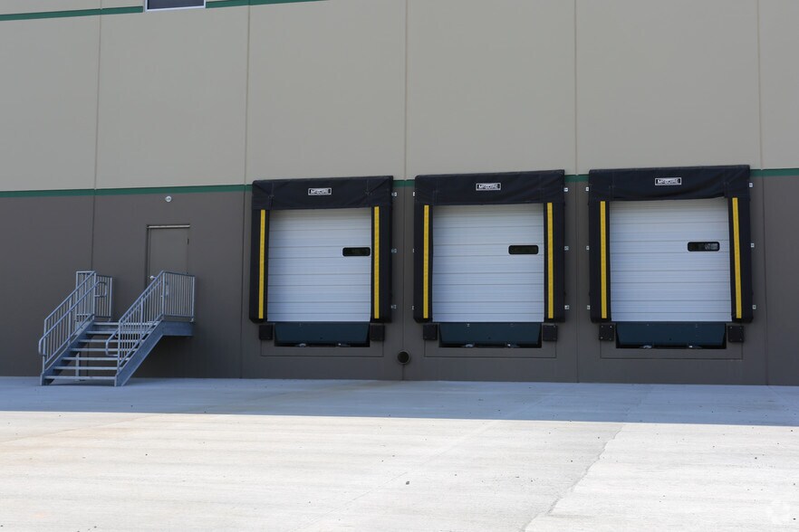 More Photos Of 548 Cedar Grove Rd, Shepherdsville Distribution For Lease