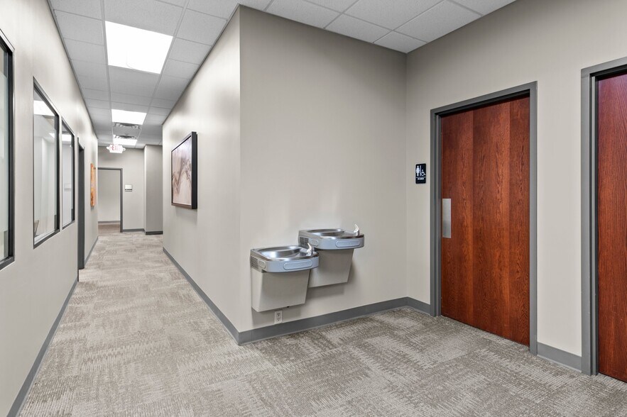 More Photos Of 940 S Hastings Ave, Saint Paul Park Office For Sale