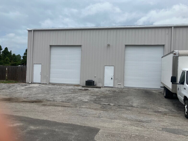 Primary Photo Of 9161 131st Pl N, Largo Warehouse For Lease