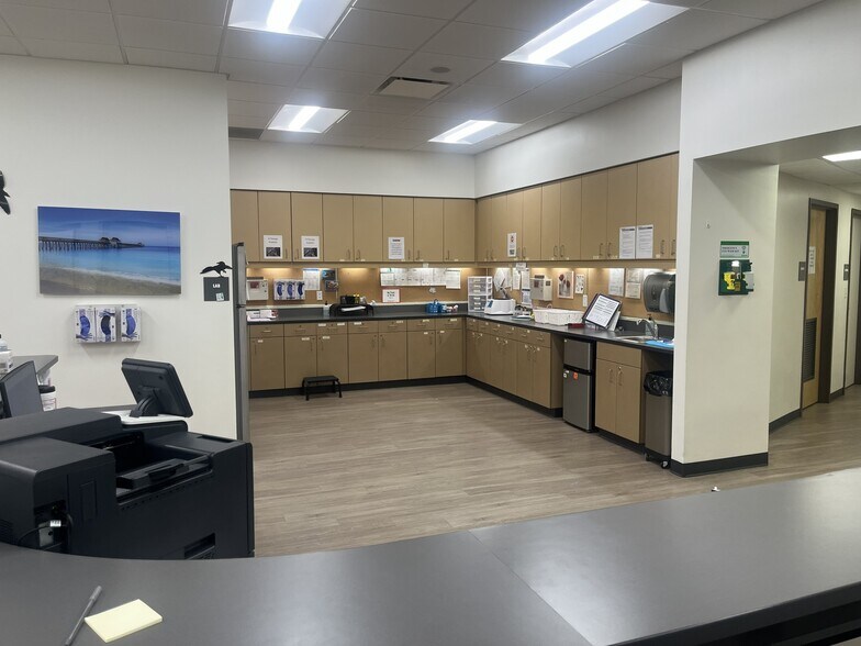 More Photos Of 2241 66th St N, Saint Petersburg Coworking Space