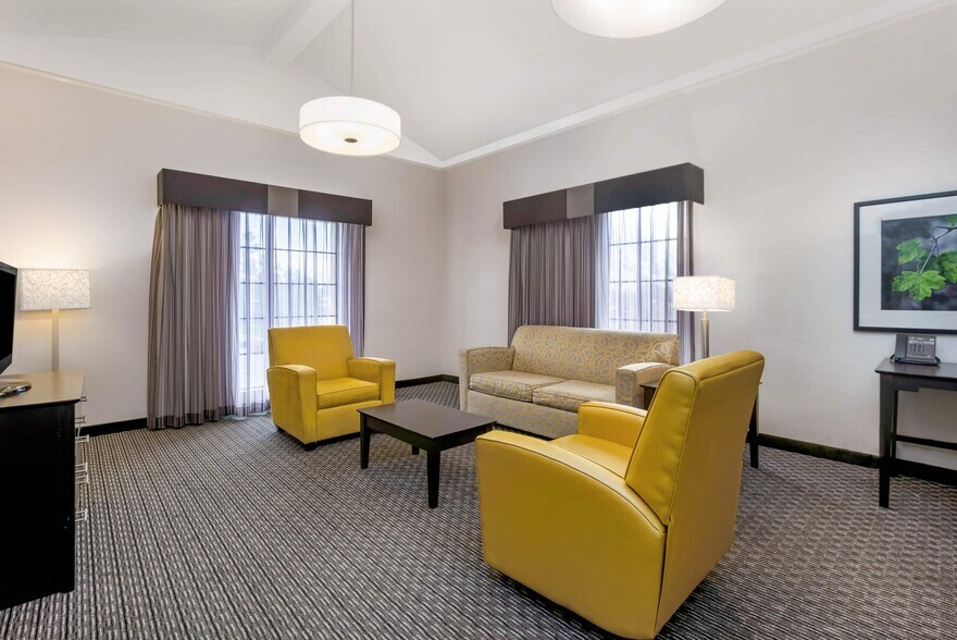More Photos Of 2926 Tulare St, Fresno Hotel For Sale
