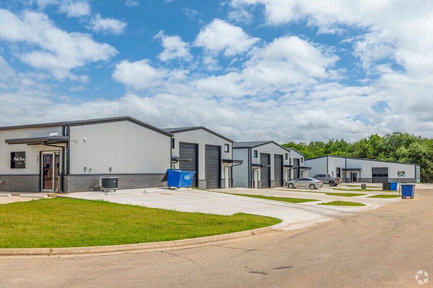 More Photos Of 3011-3013 N Park Dr, Stillwater Service For Sale