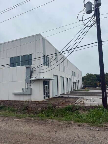 More Photos Of 14410 Fondren Rd, Missouri City Warehouse For Lease