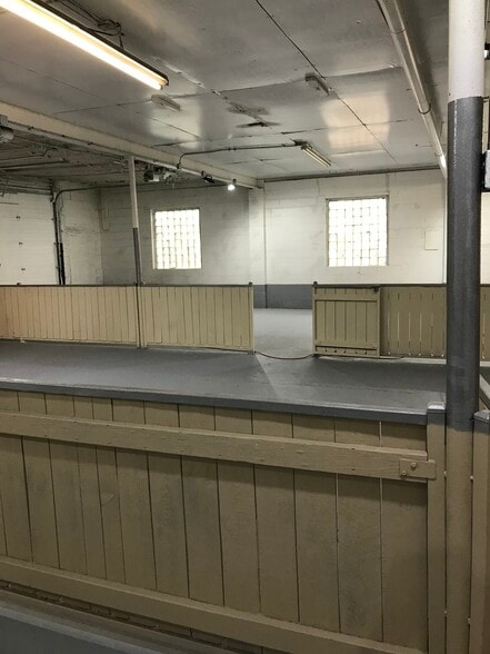 More Photos Of 4616 W Fullerton Ave, Chicago Light Manufacturing For Sale