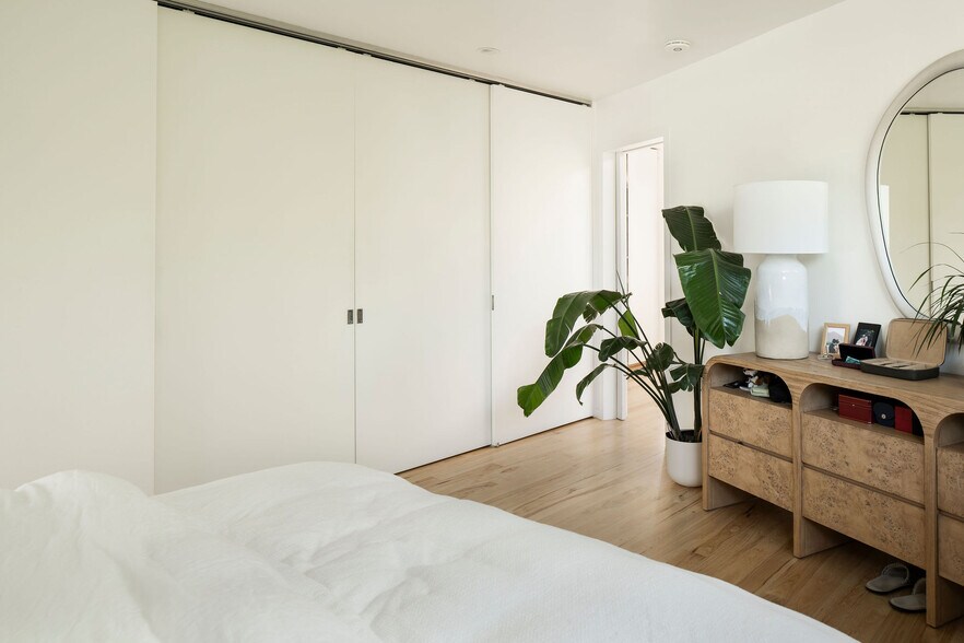 More Photos Of 608 Westminster Ave, Venice Apartments For Sale