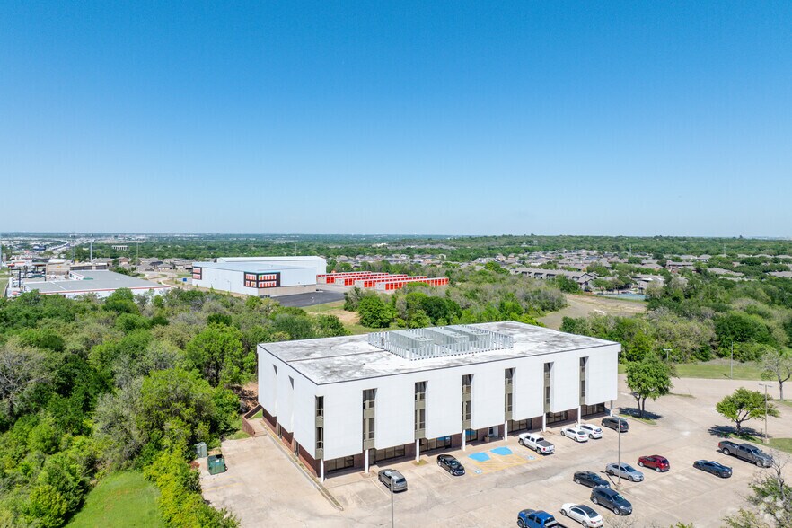 More Photos Of 6900 Anderson Blvd, Fort Worth Office For Sale