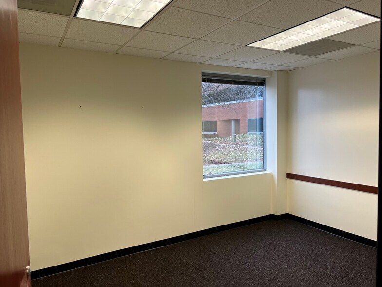 More Photos Of 220 Salina Meadows Pky, Syracuse Office For Lease