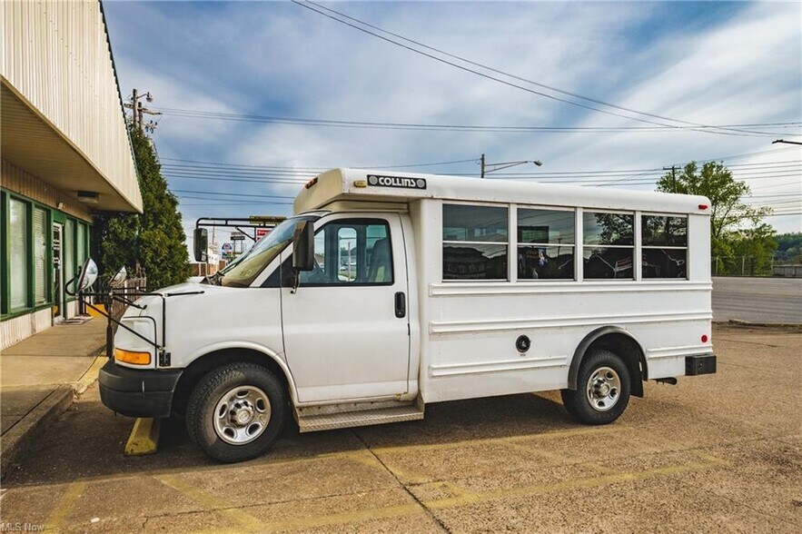 More Photos Of 1800 Grand Central Ave, Vienna Office For Sale