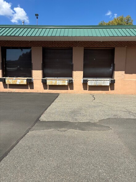 More Photos Of 270 Oak Tree Rd, Tappan Warehouse For Lease