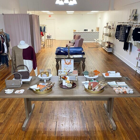 More Photos Of 350-352 Main St, Wadsworth Storefront Retail Residential For Lease