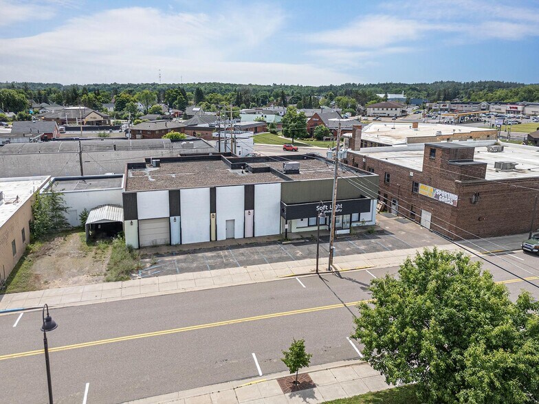 More Photos Of 33 W King St, Rhinelander Storefront Retail Office For Sale