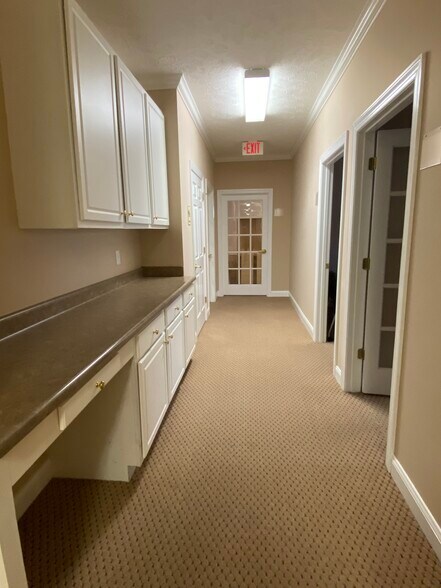 More Photos Of 2931 Breezewood Ave, Fayetteville Office For Lease