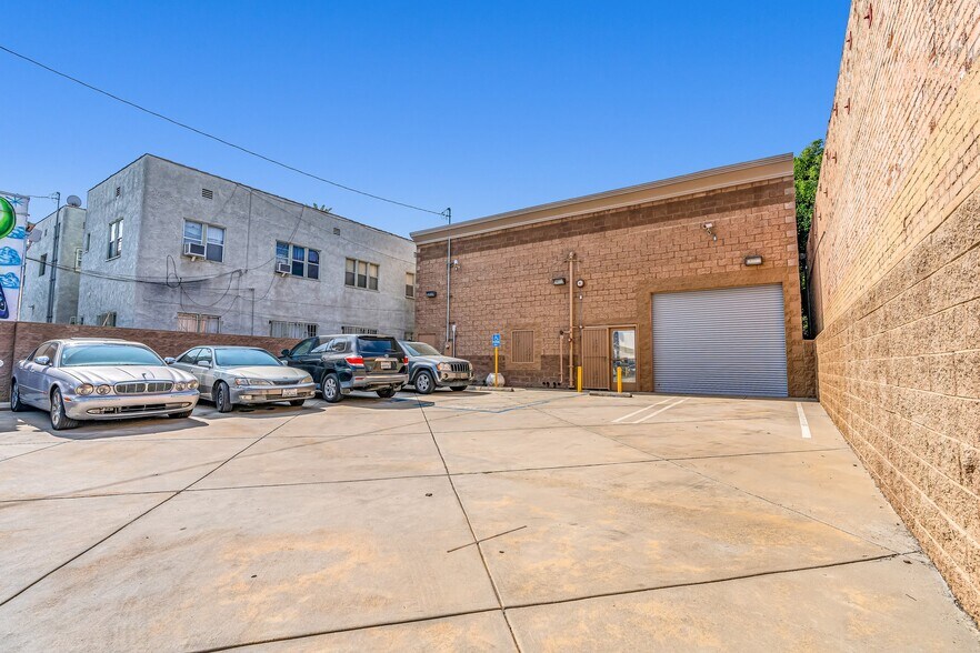 More Photos Of 4910 W Adams Blvd, Los Angeles Flex For Sale