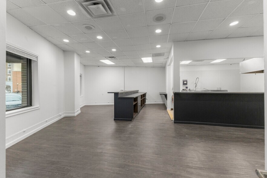 More Photos Of 2919 First St, Wyandotte General Retail For Lease