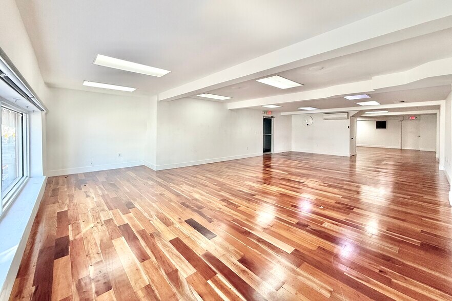 More Photos Of 726 Arthur Godfrey Rd, Miami Beach Restaurant For Lease